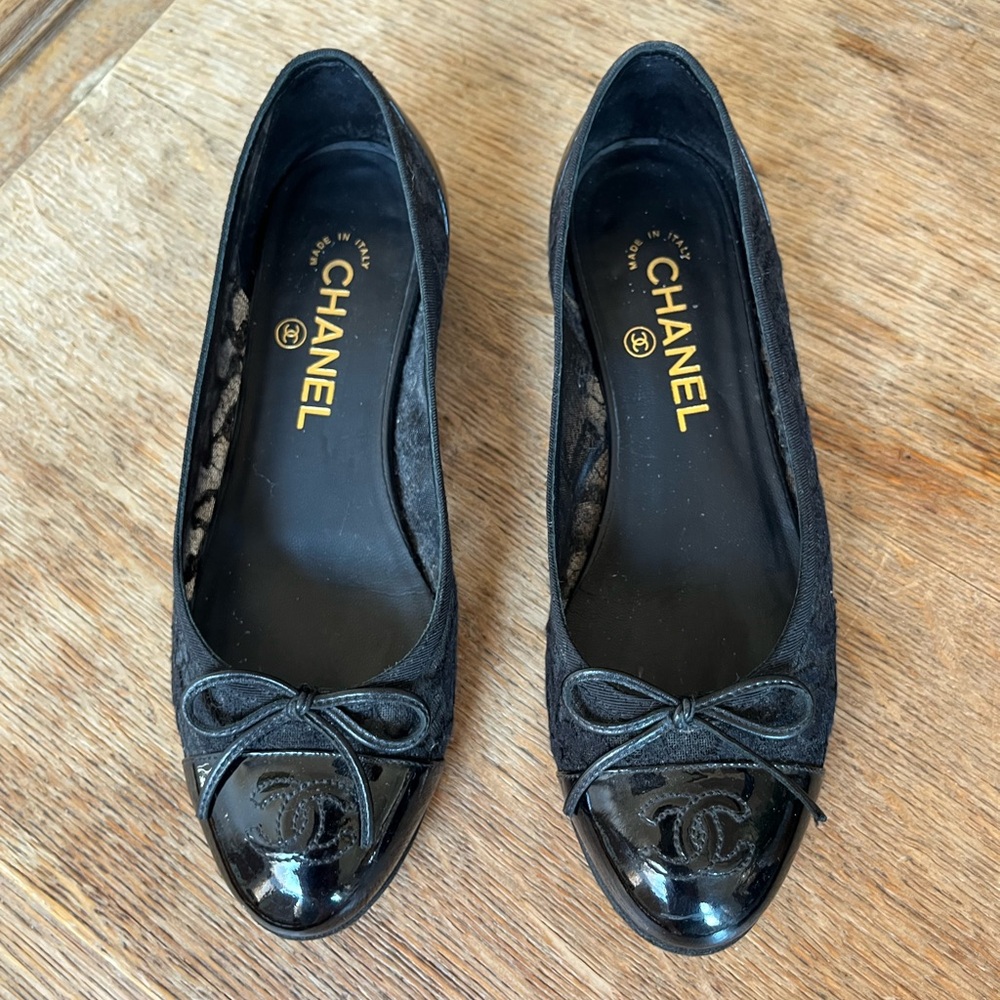 Chanel Interlocking CC 2016 Lace Ballet Flats - Picture 2 of 7